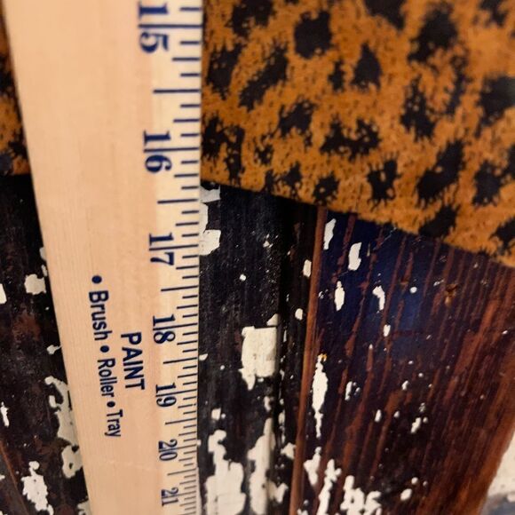 Women’s
Leather animal print skirt. Size M. - Picture 9 of 11